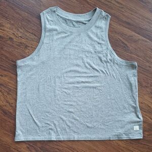 Vuori Heather Gray Chic Feminine Athleisure Workout Comfy Tank Top Size Large